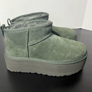 Women's UGG classic ultra mini platform boot size 7